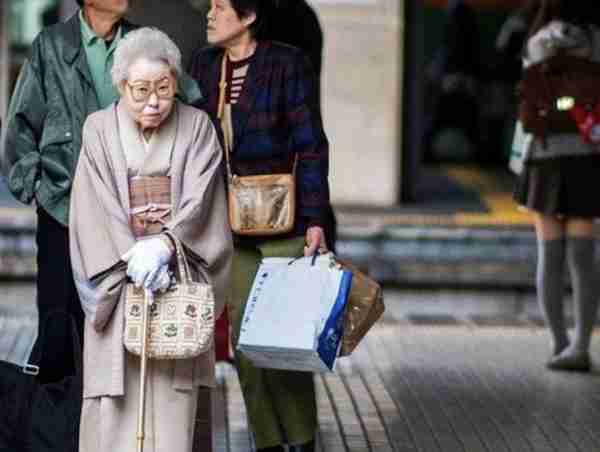 一家中国企业，准备接50万日本人到中国养老，背后有何阴谋？