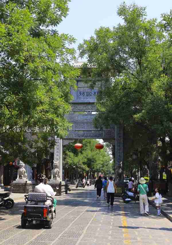 山东青州古城的二十多座牌坊都是新建，唯一的老牌坊在学校进不去