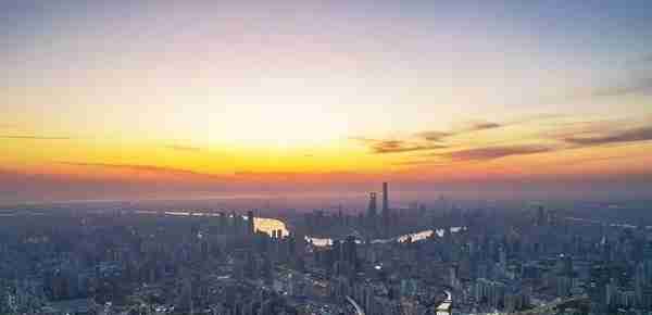 上海土拍首日8宗地收金172亿元，万科、龙湖、越秀均有所获
