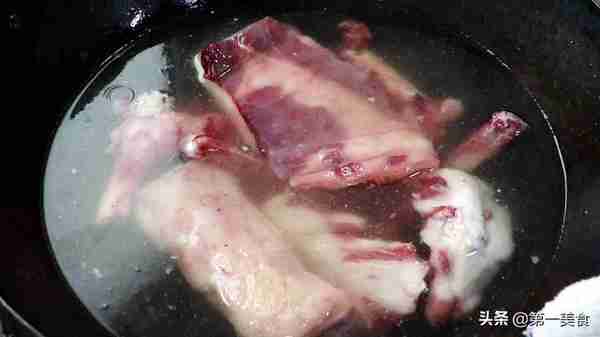 羊肉汤千万不能乱炖，按照厨师长的操作步骤来，汤白肉烂没膻味