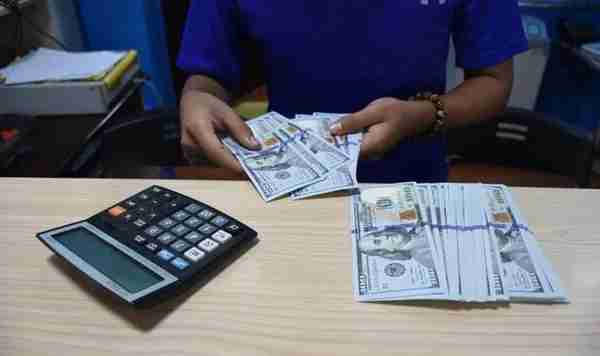 缅甸国内外汇市场，一美元兑换汇率超2000缅币