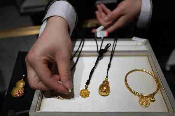 每克涨幅超去年同期100元，上海豫园黄金“大卖”