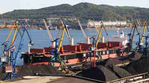 中澳达成一致，将用人民币现货贸易铁矿石，首船已运抵中国日照港