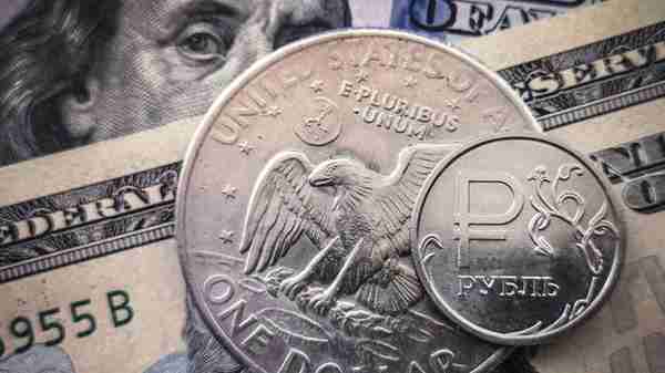 卢布兑美元汇率跌至八个月以来低位